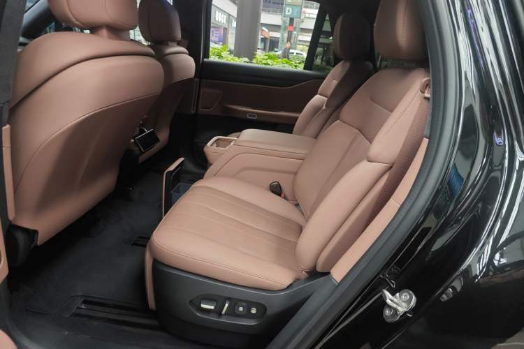 Used Nio ES8 2023 75 kWh Executive Edition Left Rear Seat