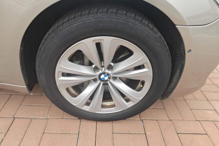 Used BMW 7 Series 2011 730Li Elegant Model Right Front Wheel Hub
