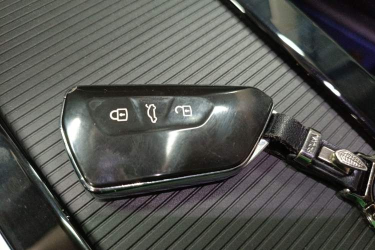 Used Volkswagen Tavendor 2023 380TSI Four-Wheel Drive R-Line Cruise Edition Vehicle Key