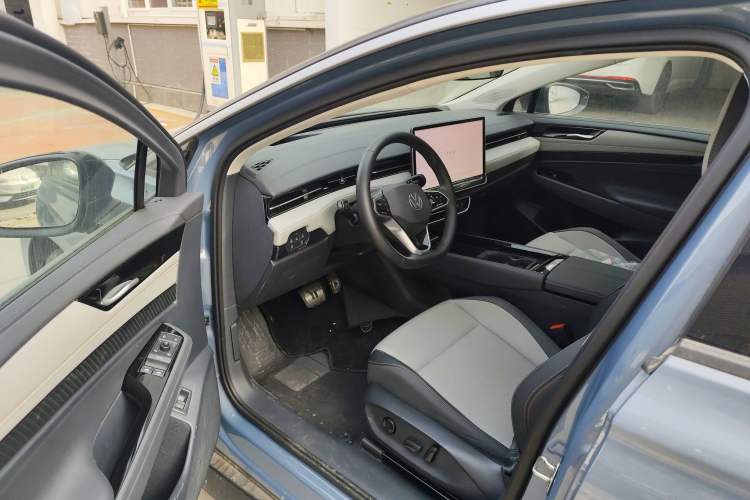 Used Volkswagen ID.7 VIZZION 2024 AIR model Left Front Seat