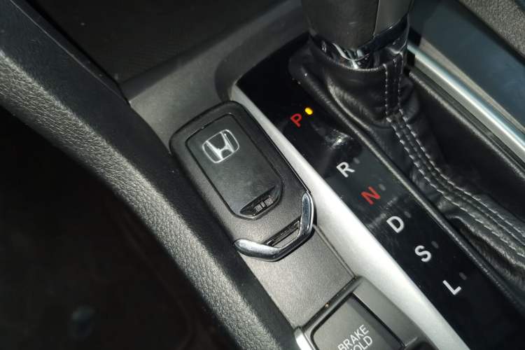 Used Honda Civic 2016 220TURBO CVT Luxury Edition Interior 1