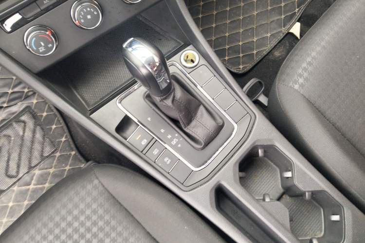 Used Volkswagen Bora 2021 1.5L Automatic Fashionable Smart Connectivity Version Gear Lever