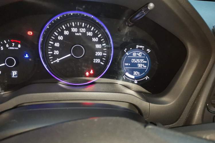 Used Honda Vezel 2020 1.5L CVT Pioneer Edition Odometer Close Up