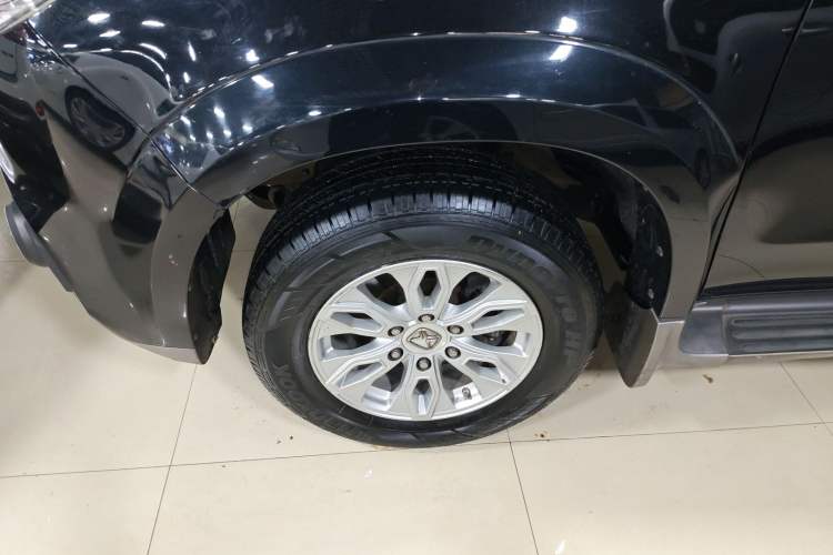 Used JMC Yusheng S350 2016 2.0T Automatic Two-Wheel Drive Gasoline Luxury Version with Sunroof 5 Seats Left Front Wheel Hub