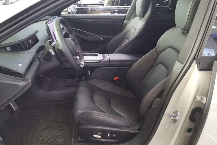 Used Xiaomi Auto SU7 2024 Four-Wheel Drive Ultra-Long Range Advanced Intelligent Driving Max Edition
