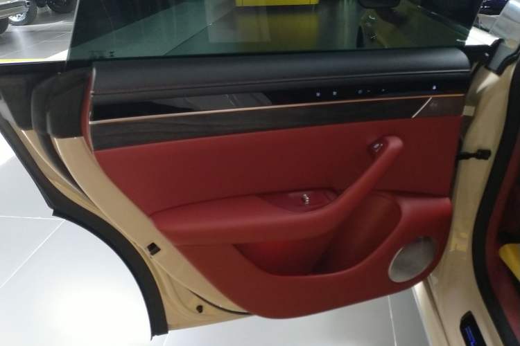 Used Hima Luxeed S7 2025 705 km Max
