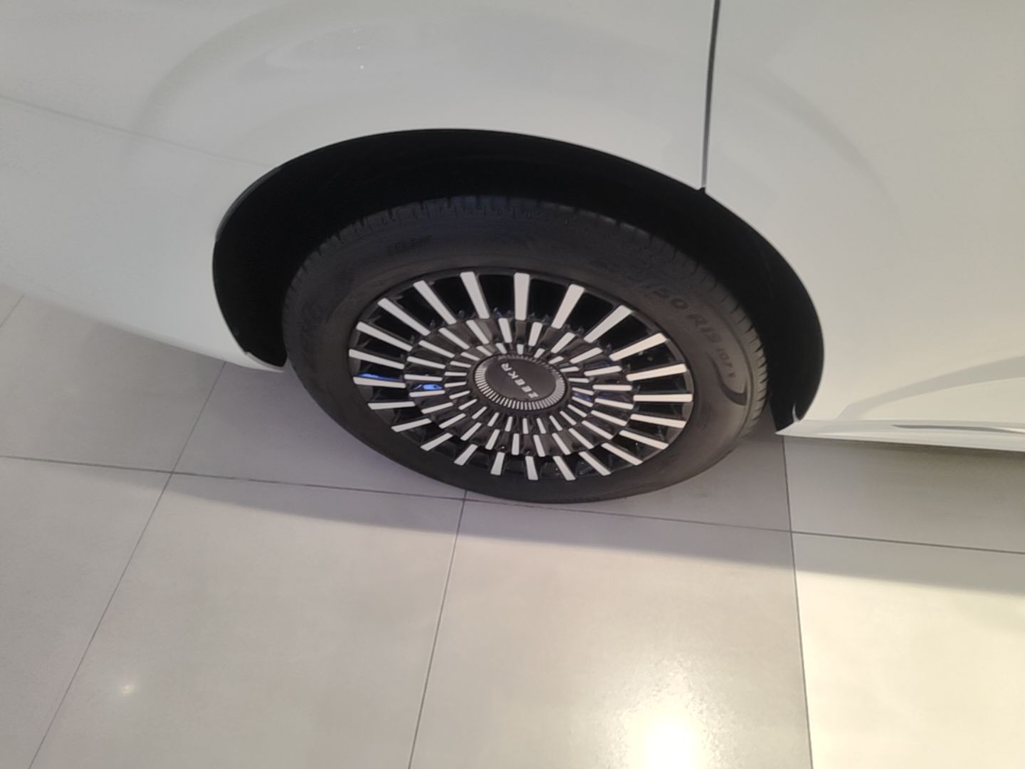 Zeekr 009 2024 Six-Seat Executive Version 4WD 108 kWh — снимка 11