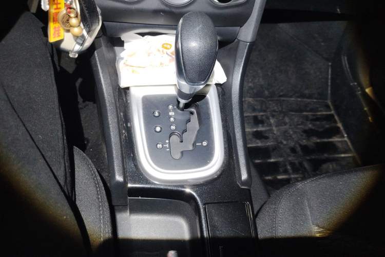 Used Citroen C4L 2015 1.8L Automatic Luxury Edition Gear Lever