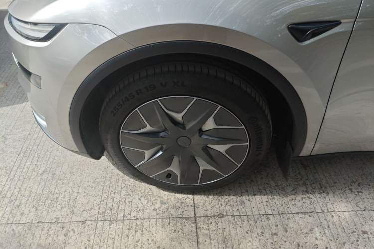 Used Tesla Model Y L 2025 Model Long-Range All-Wheel-Drive Version
