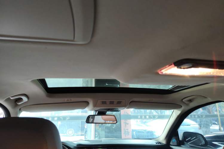 Used BMW 5 Series 2014 525Li Leading Model