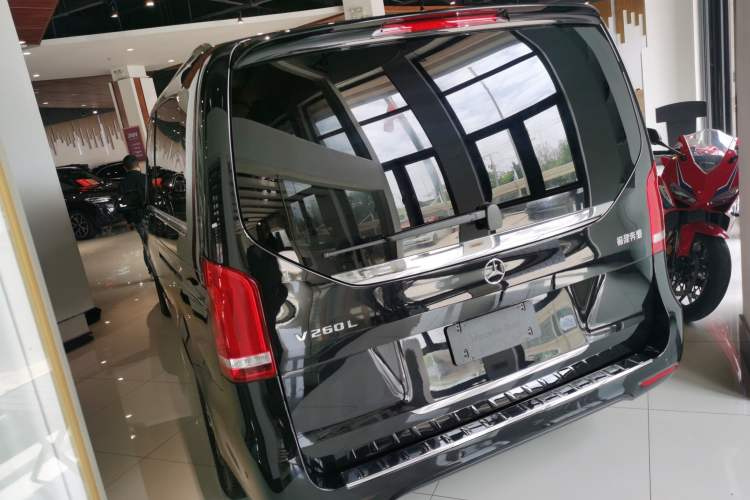 Used Mercedes-Benz V-Class 2020 V 260 L Long-wheelbase Luxury Edition Rear Left 45 Deg