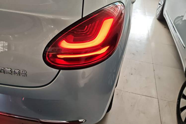 Used Wuling Bingo 2025 333 km Lingxi Connected Version Right Rear Taillight