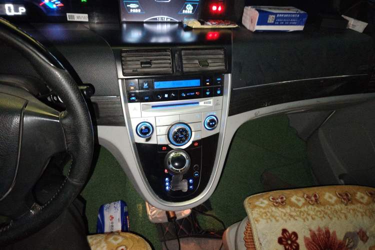 Used Luxgen Great 7 MPV 2015 2.0T Elite Edition Gear Lever