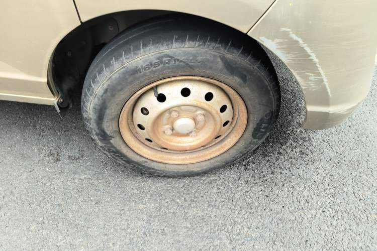 Used Wuling Rongguang 2015 1.2L S Base Model CNG Right Front Wheel Hub