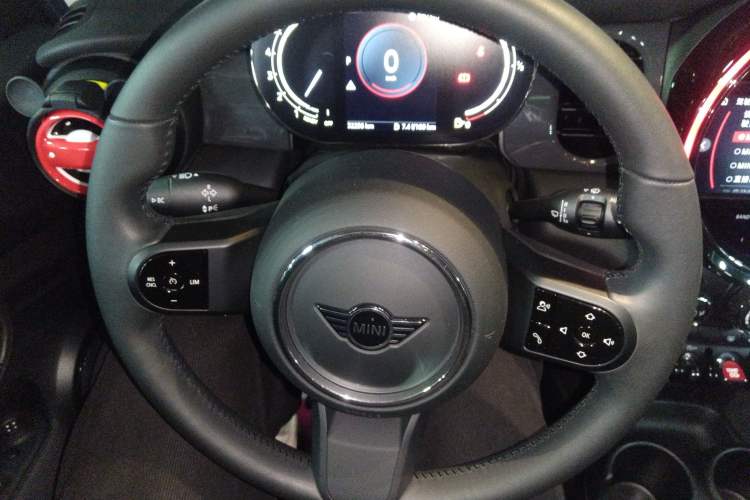 Used MINI 2023 1.5T ONE Five-Door Edition Steering Wheel