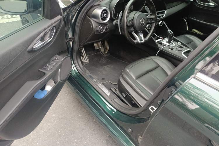 Used Alfa Romeo Giulia 2021 2.0T 280HP Luxury Edition Driver Seat