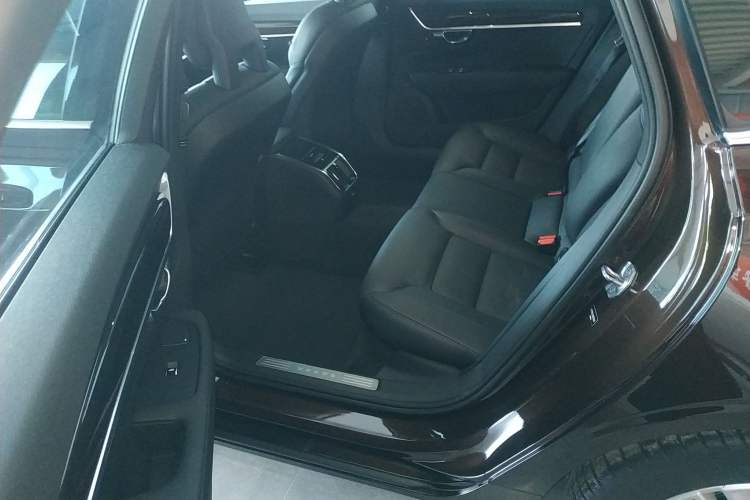 Used Volvo S90 2018 T4 Zhiyuan Edition
