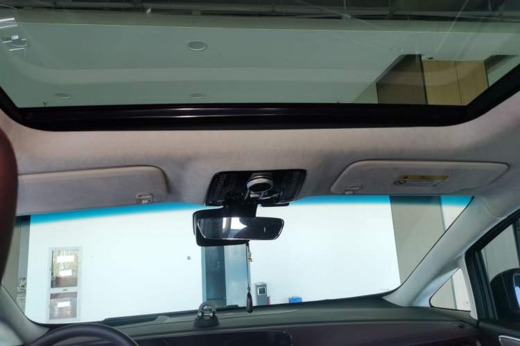 Used Buick Century 2023 2.0T Six-Seater Yinshi Edition Headliner