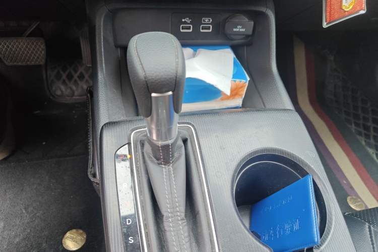 Used Honda Civic 2022 240TURBO CVT Dynamic Edition Gear Lever