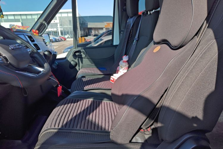 Used JMC Fushun 2023 2.0T Manual Short-Wheelbase Mid-Height Commercial Multi-Purpose 5-Seater Passenger Vehicle