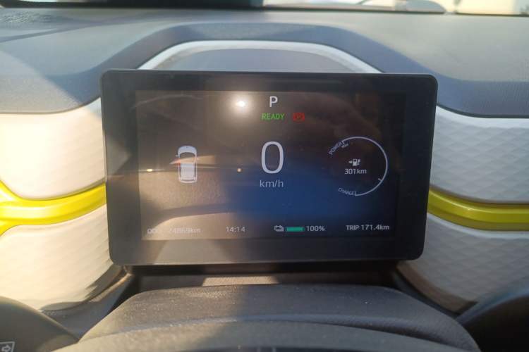 Used SOL E10X 2021 302 km Range Fashion Edition 30.2 kWh