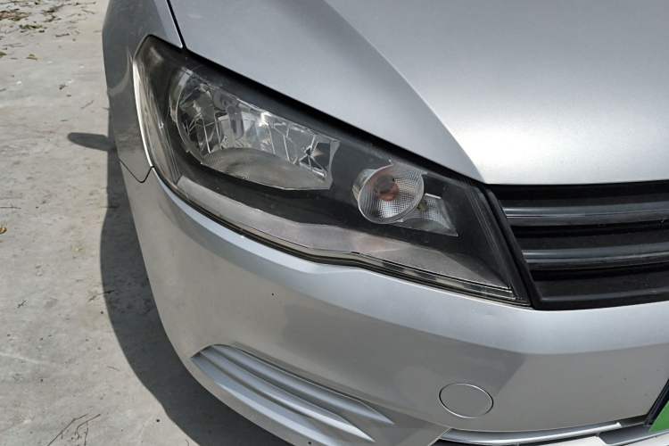 Used Volkswagen Jetta 2015 1.6L Manual Fashion Edition Right Front Headlight
