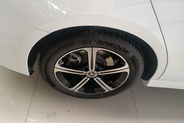 Used Mercedes-Benz A-Class 2023 A 200 L Fashion Model Right Rear Wheel Hub