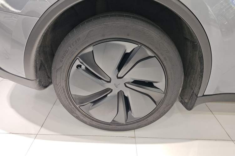 Used Tesla Model Y 2025 Rear-Wheel-Drive Version
