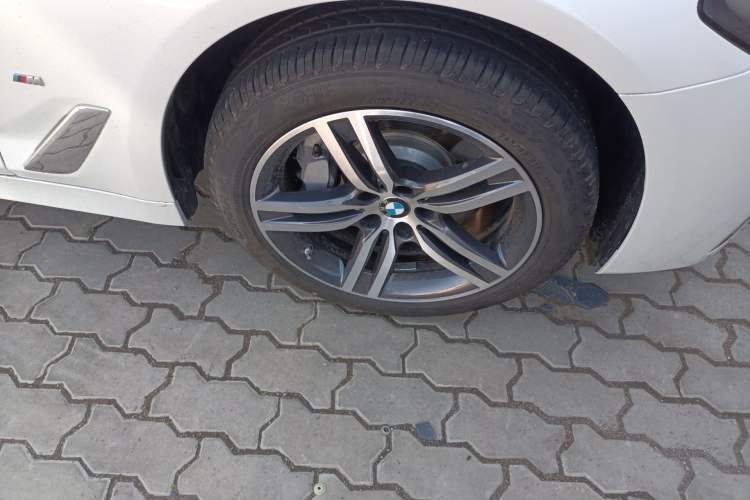 Used BMW 5 Series 2023 530Li Leading Edition Luxury Package Right Front Wheel Hub