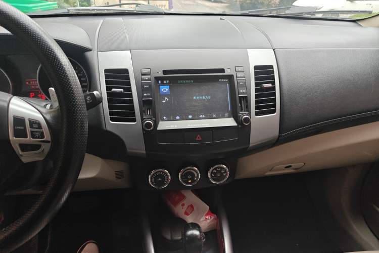 Used Mitsubishi Outlander 2012 Kijang 2.0 Urban Navigation Edition Audio And AC Panel