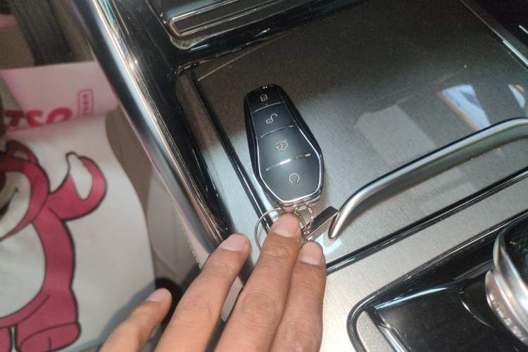 Used BYD Tang New Energy 2024 DM-i Glory Edition 112KM Prestige Model Vehicle Key