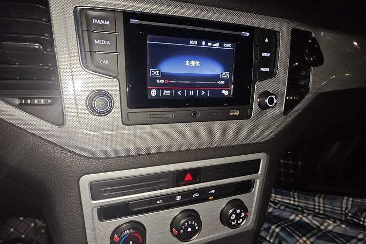 Used Volkswagen Golf Sportsvan 2016 230TSI Automatic Trend Edition Audio And AC Panel