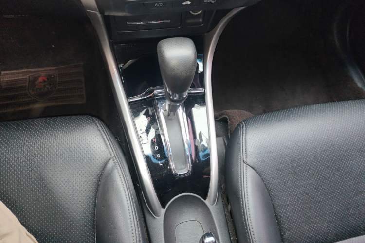 Used Honda Crider 2017 1.8L CVT Comfort Special Edition Gear Lever