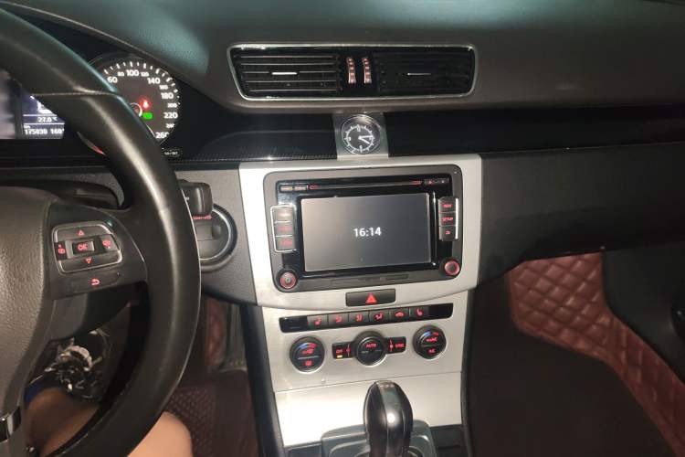 Used Volkswagen Magotan 2016 1.8TSI Luxury Comfort Model Audio And AC Panel