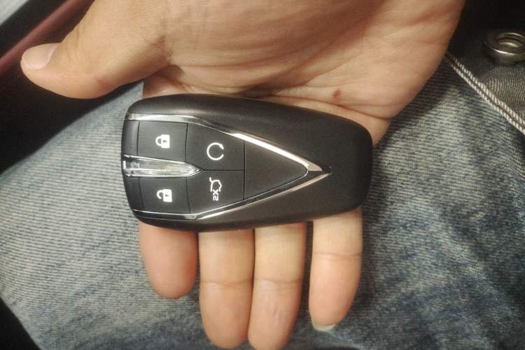 Used CHANGAN OSHAN Z6 2023 Blue Whale 1.5T DCT Smart Luxury Model