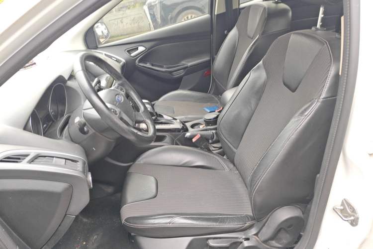 Used Ford Focus 2012 Sedan 1.6L Automatic Fashion Edition