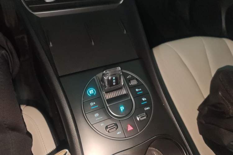 Used BYD Seal 05 DM-i 2025 DM-i Smart Drive 55KM Luxury Model Gear Lever