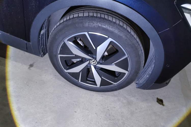 Used Volkswagen ID.4 CROZZ 2022 Long-Range Lite PRO Edition Right Front Wheel Hub