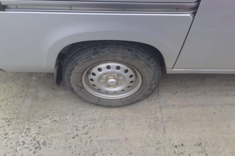 Used Wuling Zhiguang 2015 1.2L Practical LS-I Model Right Rear Wheel Hub