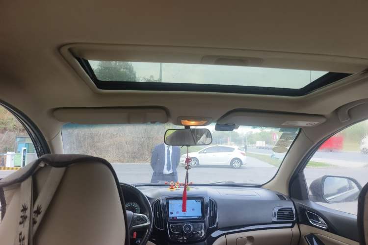 Used Baojun 730 2014 1.5L Manual Luxury Navigation ESP Version 7 Seats