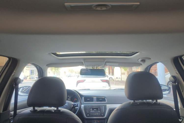 Used Volkswagen Gran Lavida 2015 1.6L Automatic Comfort Edition Headliner