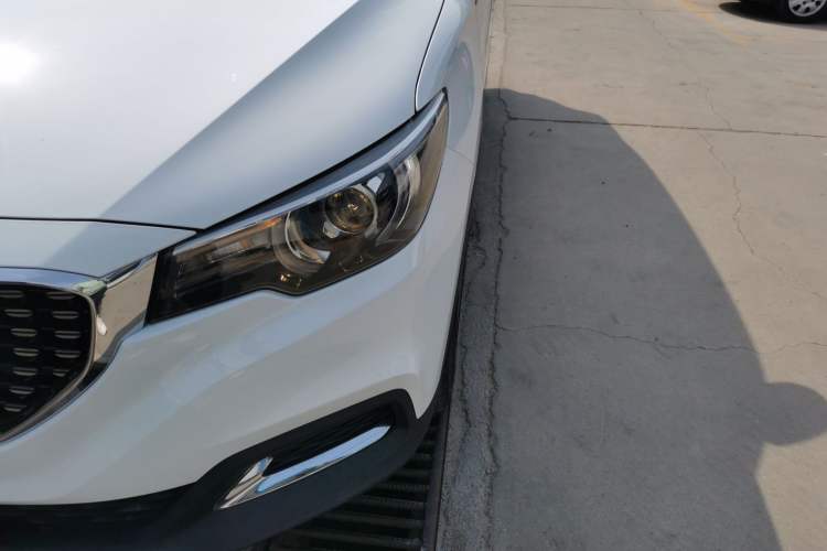 Used MG ZS 2020 Global Bestseller with 1.5L Engine Manual Transmission and a Massive 65-Inch Panoramic Sunroof Version Left Front Headlight