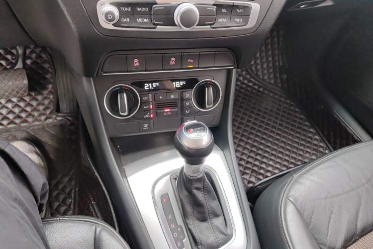 Used Audi Q3 2017 30 TFSI Fashion Model Gear Lever