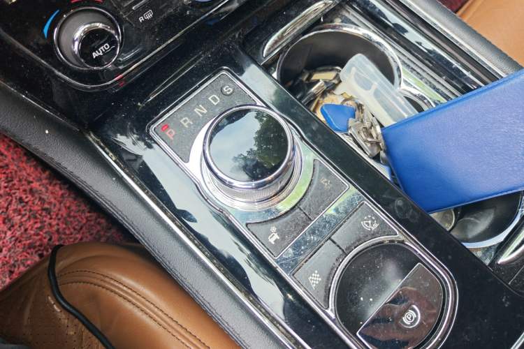 Used Jaguar XJ 2014 XJL 3.0 SC Two-Wheel-Drive Panoramic Business Edition Gear Lever