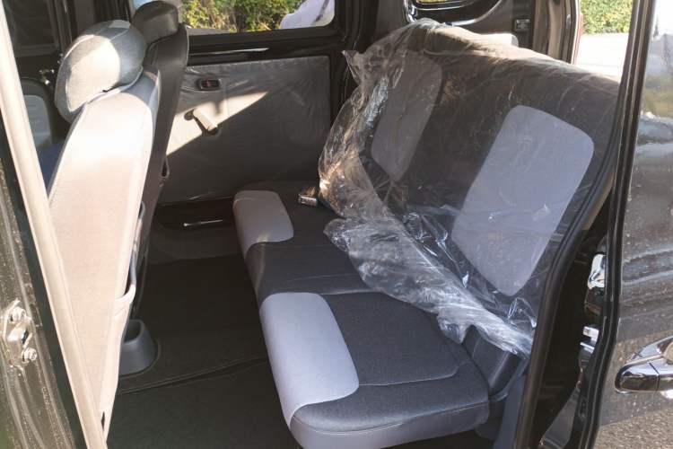 Used Wuling Zhiguang New Energy 2025 Model 305km Ambitious Edition Left Rear Seat