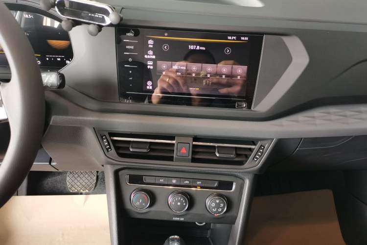 Used Volkswagen Tharu 2022 280TSI Two-Wheel Drive Trend Edition Audio And AC Panel