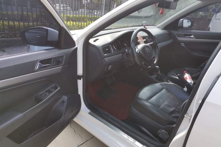 Used Volkswagen Lavida 2015 1.6L Automatic Comfort Edition
