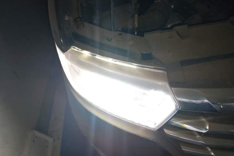 Used JAC Refine M3 2022 PLUS IKEA High-Power Version 1.5T Comfort Model Right Front Headlight