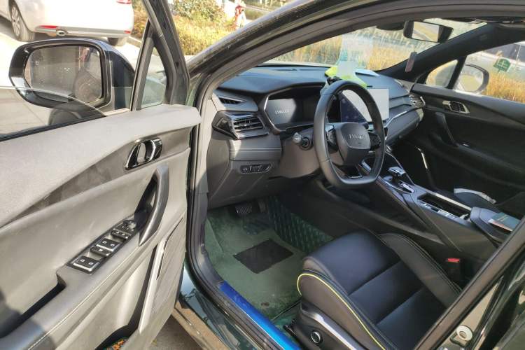 Used Lynk & Co 06 2023 Remix 1.5T Hero
