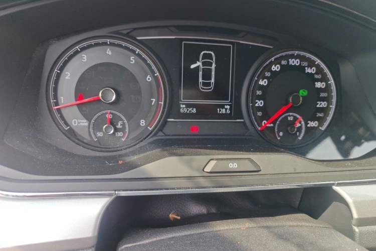 Used Volkswagen Lamando 2019 230TSI DSG Fashion Edition China V Standard Odometer Close Up